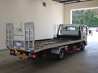 NISSAN TRUCK 2010