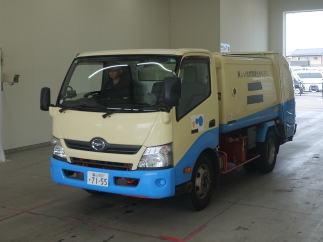 HINO DUTRO 2015