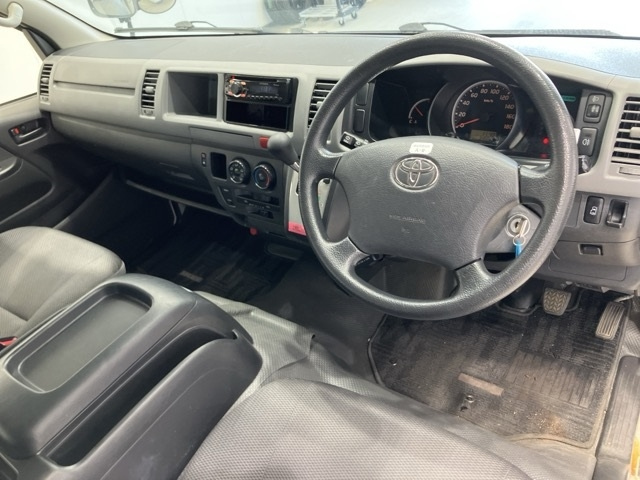 TOYOTA HIACE 2012