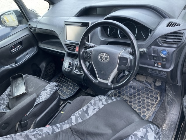 TOYOTA VOXY 2014
