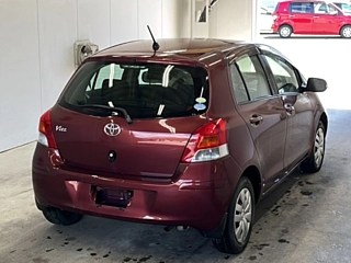 TOYOTA VITZ 2010