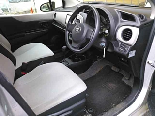 TOYOTA VITZ 2011