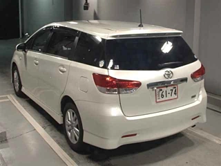 TOYOTA WISH 2010