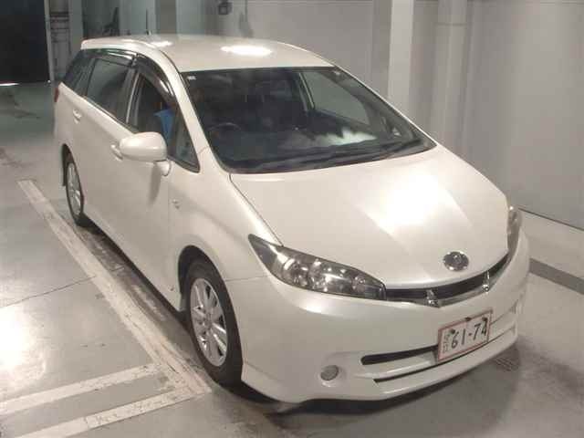 TOYOTA WISH 2010