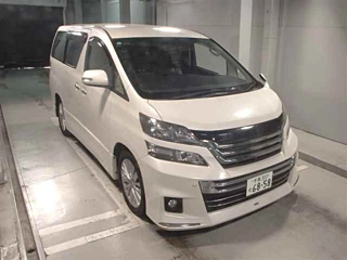 TOYOTA VELLFIRE 2013
