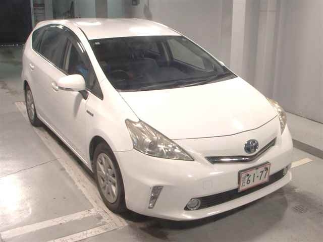 TOYOTA PRIUS ALPHA 2013