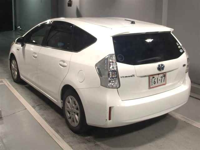 TOYOTA PRIUS ALPHA 2013