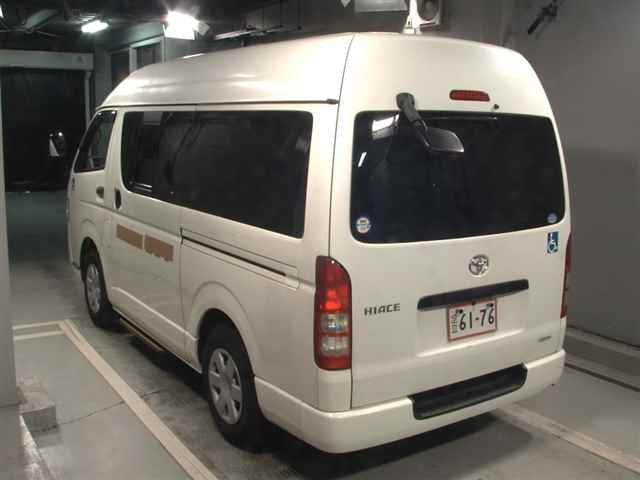 TOYOTA HIACE VAN 2011