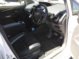 TOYOTA PRIUS ALPHA 2012