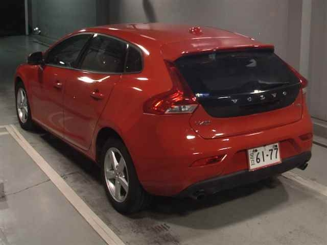 VOLVO V40 2017