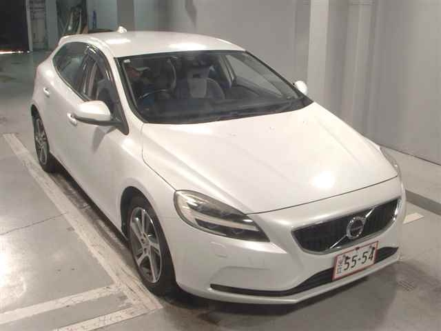 VOLVO V40 2016
