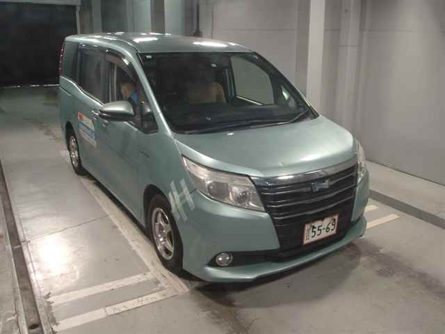 TOYOTA NOAH 2014