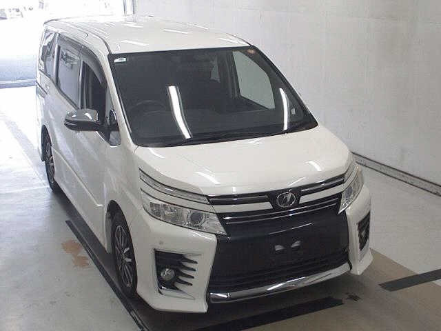 TOYOTA VOXY 2015