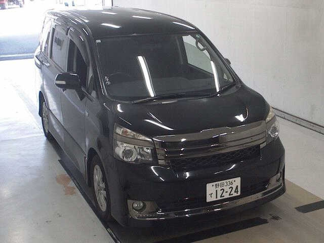 TOYOTA VOXY 2013
