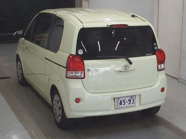 TOYOTA PORTE 2015