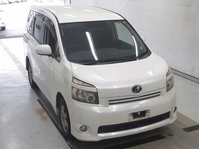 TOYOTA VOXY 2009