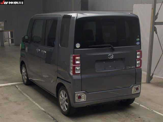DAIHATSU WAKE 2016