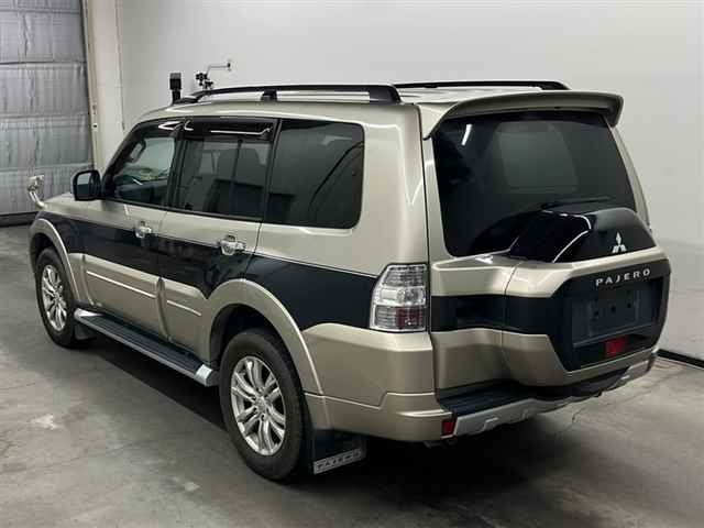 MITSUBISHI PAJERO 2014