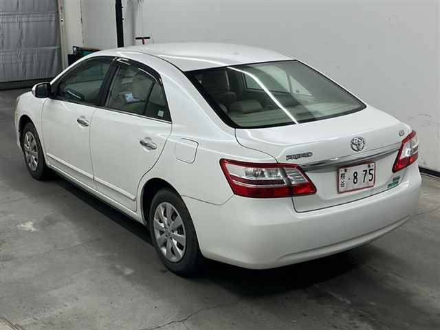 TOYOTA PREMIO 2011