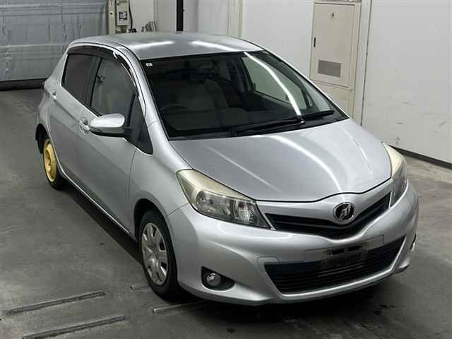 TOYOTA VITZ 2013