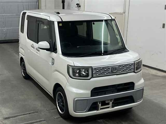 DAIHATSU WAKE 2014