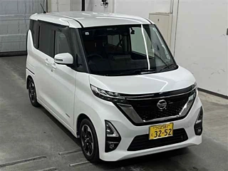 NISSAN ROOX 2021