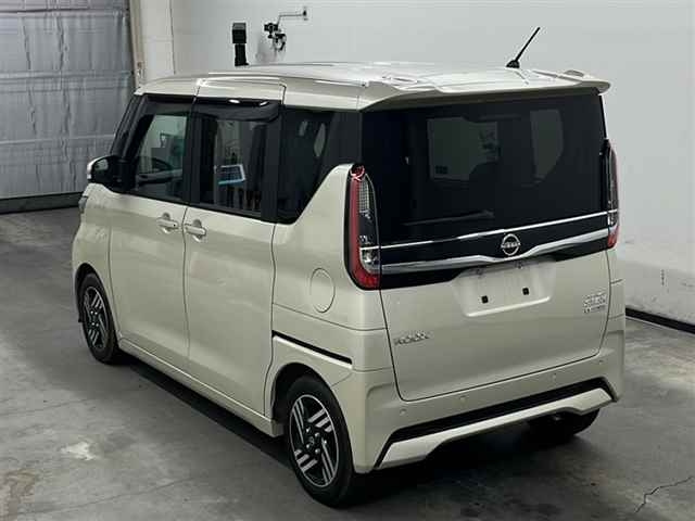 NISSAN ROOX 2025