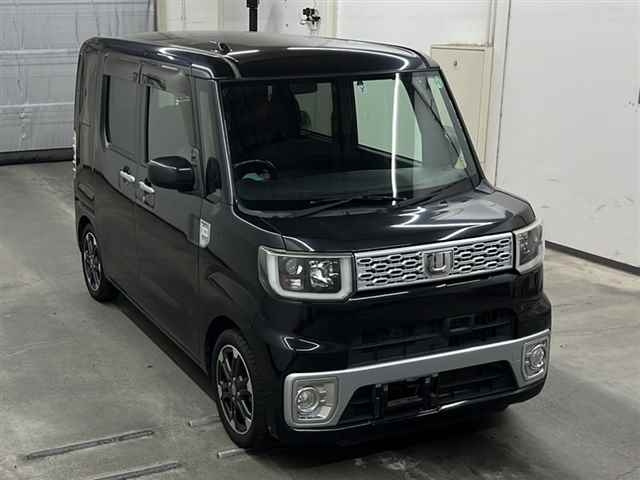 DAIHATSU WAKE 2015