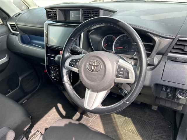 TOYOTA TANK 2017