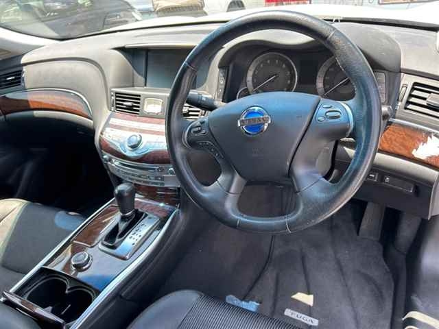 NISSAN FUGA 2013