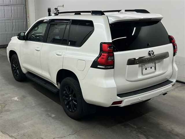 TOYOTA LAND CRUISER PRADO 2022