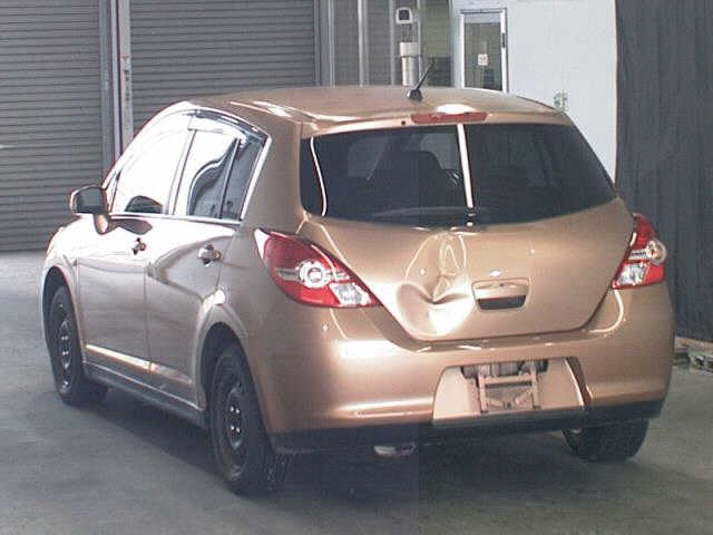 NISSAN TIIDA 2010