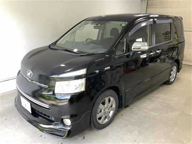 TOYOTA VOXY 2009