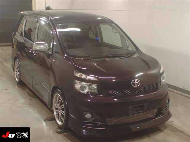 TOYOTA VOXY 2010