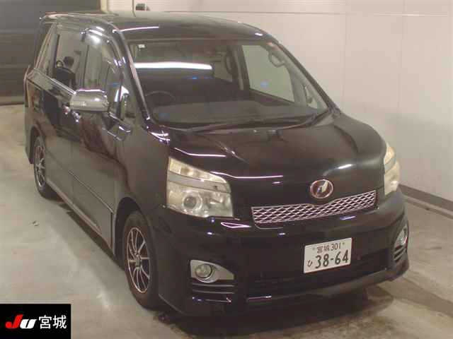 TOYOTA VOXY 2013