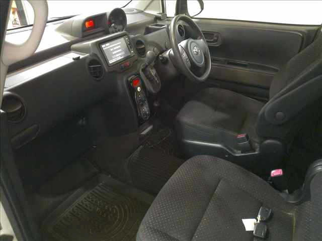 TOYOTA PORTE 2012
