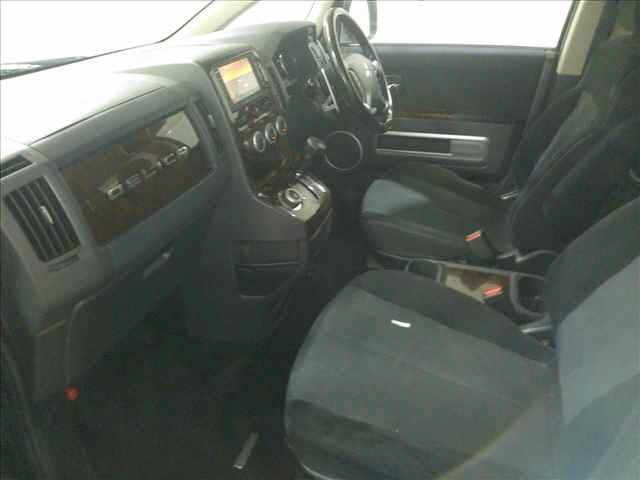 MITSUBISHI DELICA D5 2010