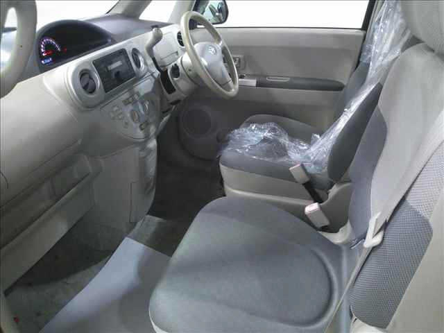 TOYOTA PORTE 2010