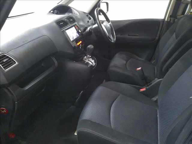 NISSAN SERENA 2013