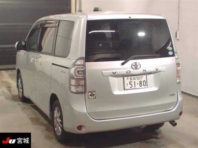 TOYOTA VOXY 2013