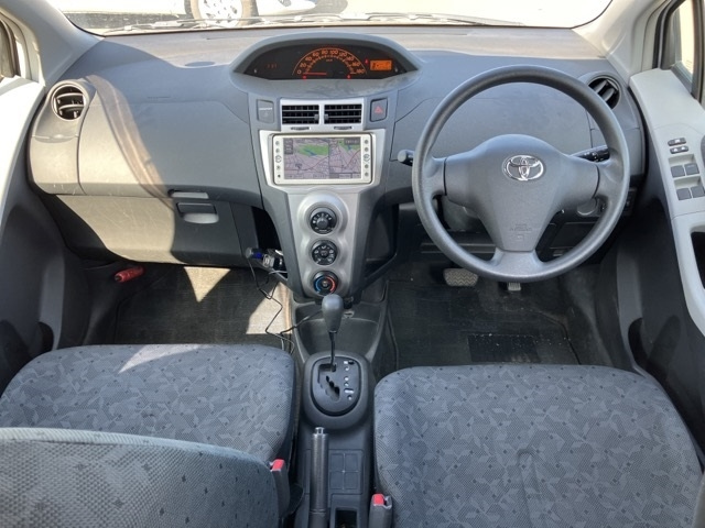 TOYOTA VITZ 2010