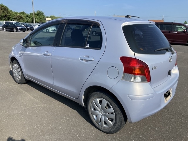 TOYOTA VITZ 2010