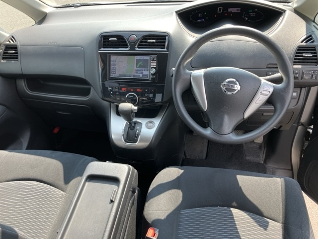 NISSAN SERENA 2011