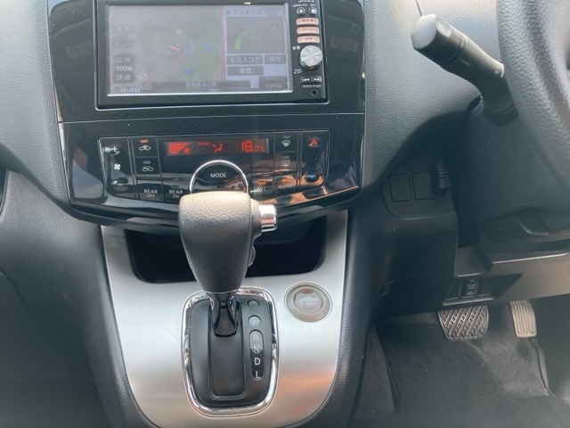NISSAN SERENA 2011