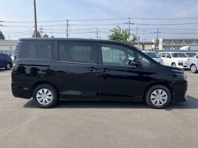 TOYOTA VOXY 2015