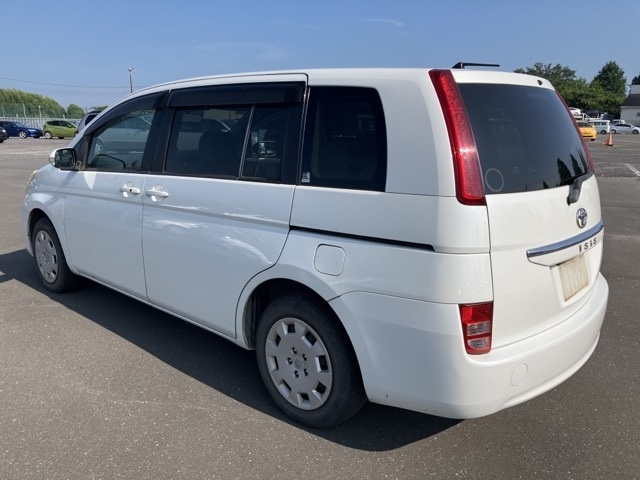 TOYOTA ISIS 2010