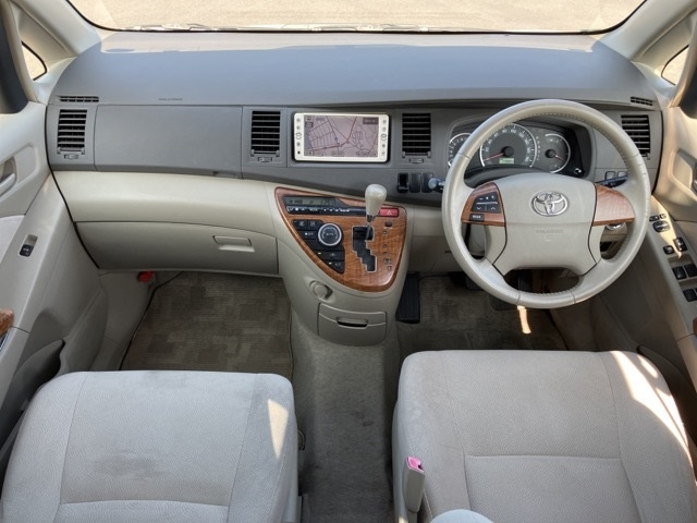 TOYOTA ISIS 2010