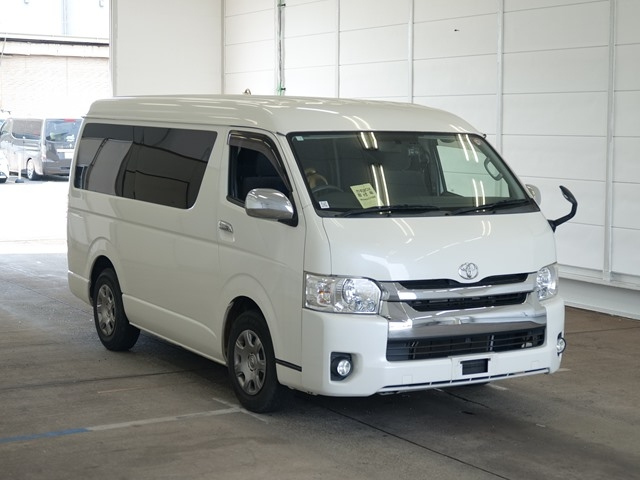TOYOTA HIACE 2015