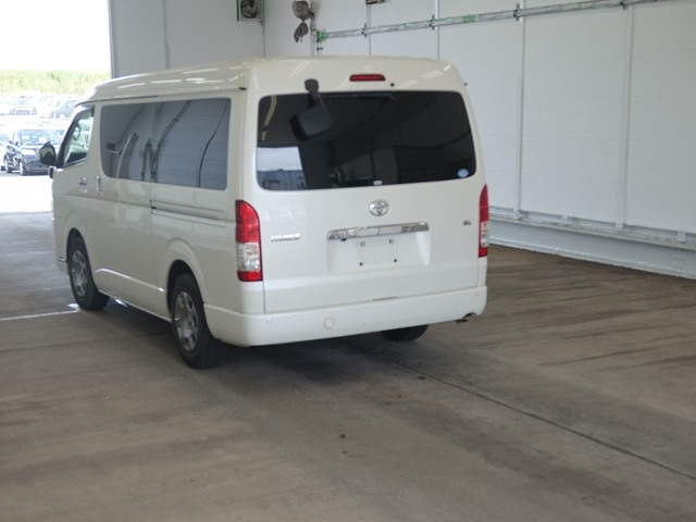 TOYOTA HIACE 2015
