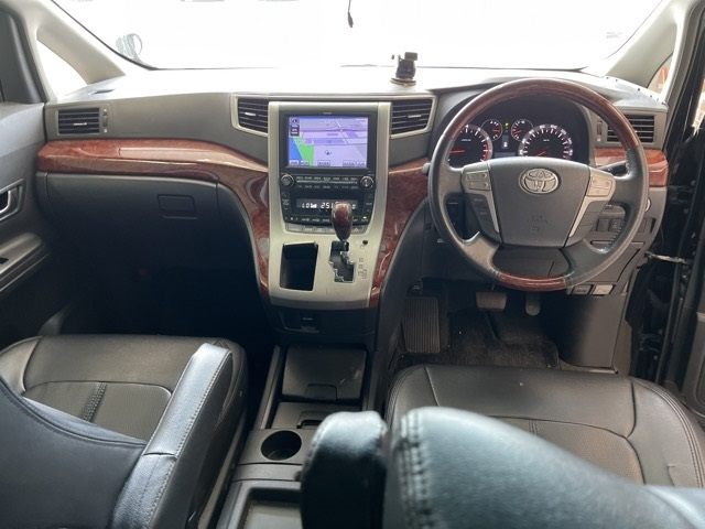 TOYOTA VELLFIRE 2010